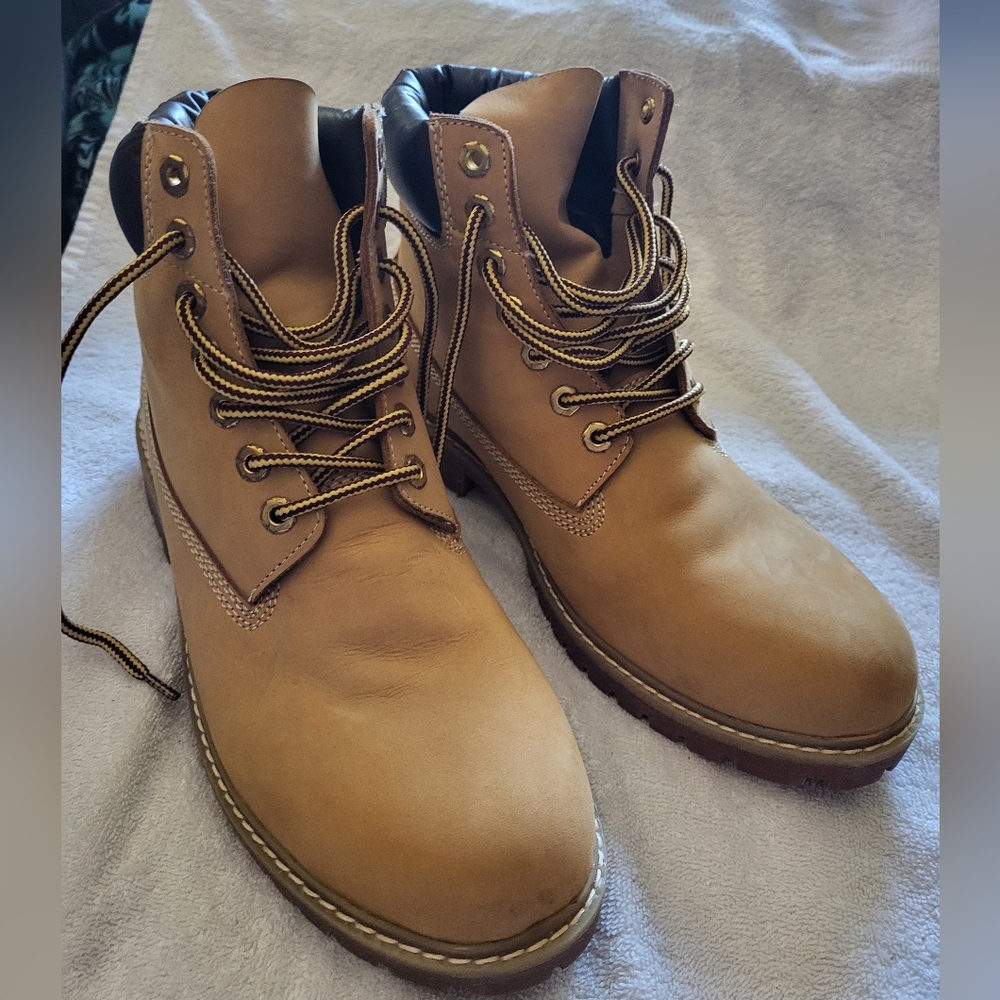 Goodwin Smith lace up boots. Size 11/44